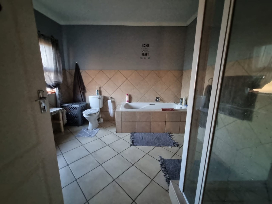 3 Bedroom Property for Sale in Langenhovenpark Free State